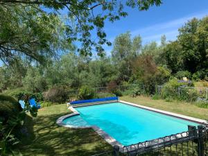 Swimmingpoolen hos eller tæt på Quail Farm, Colonial charm