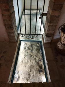 vistas desde la parte superior de una habitación con ventana de cristal en Casa Del Leone Rosso e Welness a due passi dalla Costa dei Trabocchi, en San Vito Chietino