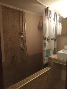 Vonios kambarys apgyvendinimo įstaigoje Spacious Cosy Apt (up to 5 guests)