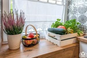 a table with fruits and vegetables on a window sill at Agroturystyka Corno Owca in Żabnica