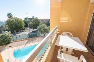 Bazén v ubytování Résidence Pierre & Vacances La Rostagne nebo v jeho okolí