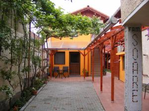 a walkway leading to a house with a yellow at Casa Soare check-in independent in Sighişoara