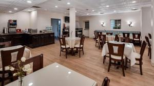 Restaurace v ubytování Best Western PLUS Morristown Inn-Florham Park