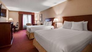 Postel nebo postele na pokoji v ubytování Best Western PLUS Morristown Inn-Florham Park