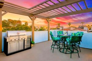 Φωτογραφία από το άλμπουμ του New Tremont Modern Beach Condo Brand New 1-Story Condo near Beach w/Shared Rooftop Terrace σε Οσιανσάιντ