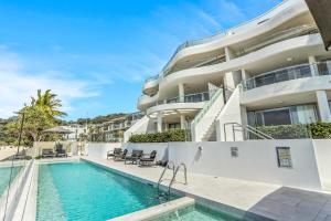 Bazén v ubytování La Mer Apartment #10 nebo v jeho okolí