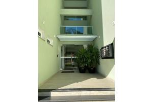 einen Flur eines Gebäudes mit einer Anlage in der Unterkunft Apto temático Cerveja - Pomerode SC in Pomerode