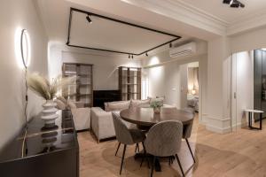 Posezení v ubytování Night Inn Tirana