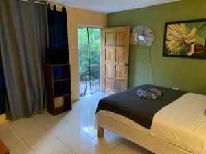 Ένα ή περισσότερα κρεβάτια σε δωμάτιο στο Can Jam Retreat