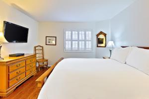 Кровать или кровати в номере Ritz Point Condo