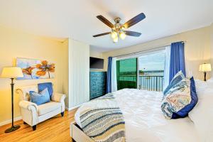 a bedroom with a bed and a ceiling fan at TV-384 Winery Row View in Temecula