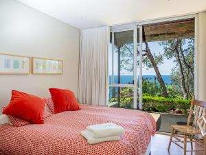A bed or beds in a room at ARGYLL MOLLYMOOK - Absolute Waterfront
