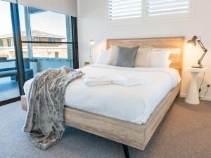 A bed or beds in a room at Rockpools 3