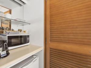 A kitchen or kitchenette at Serenity Bay Studio Apartment