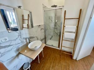 Salle de bains dans l'établissement Villa Leucatia