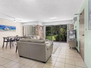 Posezení v ubytování Bay Parklands Unit 38 2 Gowrie Avenue