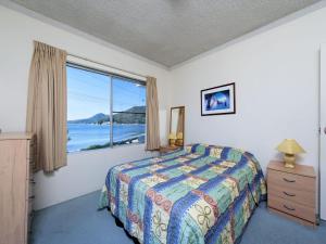 Ένα ή περισσότερα κρεβάτια σε δωμάτιο στο Bella Vista Unit 3 19 Shoal Bay Road