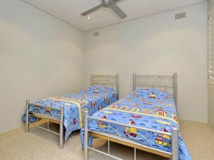 A bed or beds in a room at Del Rae Unit 12 - Shoal Bay