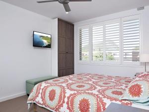 a bedroom with a bed and a window at Del Rae Unit 18 25 Shoal Bay Road in Shoal Bay