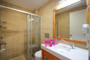 Koupelna v ubytování Ayka Hotel