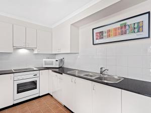 A kitchen or kitchenette at Horizons Golf Club, Unit 10, St Andrews