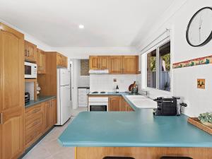 A kitchen or kitchenette at Rocky Point Road, Fingal Retreat, 01, 138