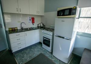 Dapur atau dapur kecil di Altitude Apartment 1