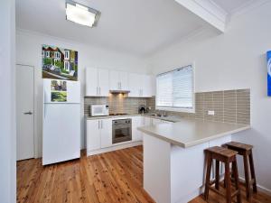 A kitchen or kitchenette at Short Street, 4, The Beach Cottage