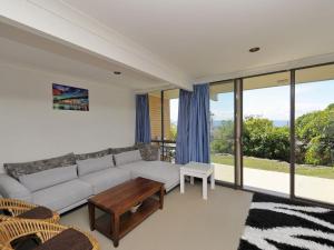 A seating area at The Crest Unit 5 - Shoal Bay