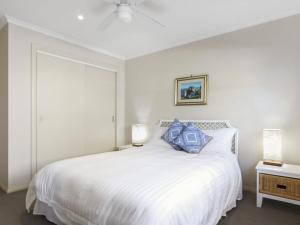 A bed or beds in a room at South Pacific Crescent 75, Ulladulla