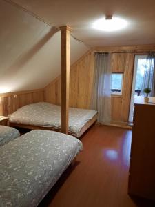 Ein Bett oder Betten in einem Zimmer der Unterkunft Holiday Home Atmatas