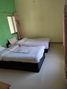 Una cama o camas en una habitación de Hotel Green Hill View