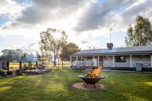 Gallery image of EdenValley Private Manicured Gardens with Fire Pit in Parkes