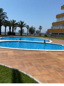 Bazén v ubytování Holiday con vistas a playa y con piscina nebo v jeho okolí