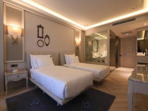 Säng eller sängar i ett rum på Lazzoni Hotel