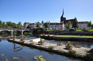 Gallery image of Le Grand Appartement - 90m2- 2 chb , 1 mezzanine - 6pers in Romorantin