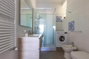 Ένα μπάνιο στο Attico Primavera by BarbarHouse +17 φωτογραφίες