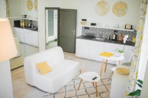 A kitchen or kitchenette at Rába Apartman House