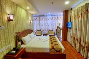 TV a/nebo společenská místnost v ubytování Royal Pearl Hotel