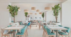 Restoran või mõni muu söögikoht majutusasutuses Bluesun hotel Berulia