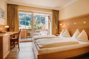Postel nebo postele na pokoji v ubytování Hotel Guggenberger + 37 fotografií