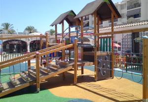 Family friendly patio and poolview játszósarka