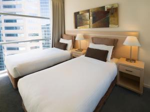 Oaks Melbourne on Lonsdale Suites客房内的一张或多张床位