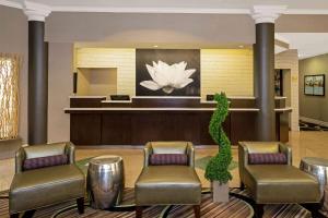 a lobby with two chairs and a waiting room at La Quinta by Wyndham Houston West Park 10 in Houston