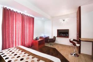 TV a/nebo společenská místnost v ubytování Avi Fortune Suites - Near Bangalore International Airport