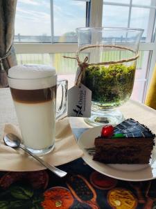 Jedlo v ubytovaní bed & breakfast alebo blízkom okolí
