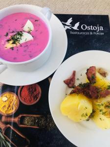 Jedlo v ubytovaní bed & breakfast alebo blízkom okolí