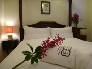 מיטה או מיטות בחדר ב-Betel Nut Lodge