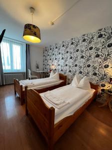 Postel nebo postele na pokoji v ubytování smartroom Rössli Hunzenschwil