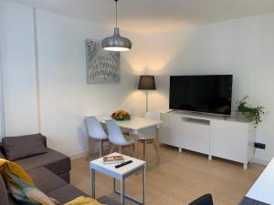 พื้นที่นั่งเล่นของ RentalSevilla Encantador apartamento junto a Gran Plaza